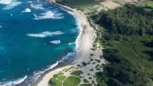 a stunning, rarely visited beach located behind Kahuku Golf Course. Right next to the Kahuku public golf course is the Hidden Beach.