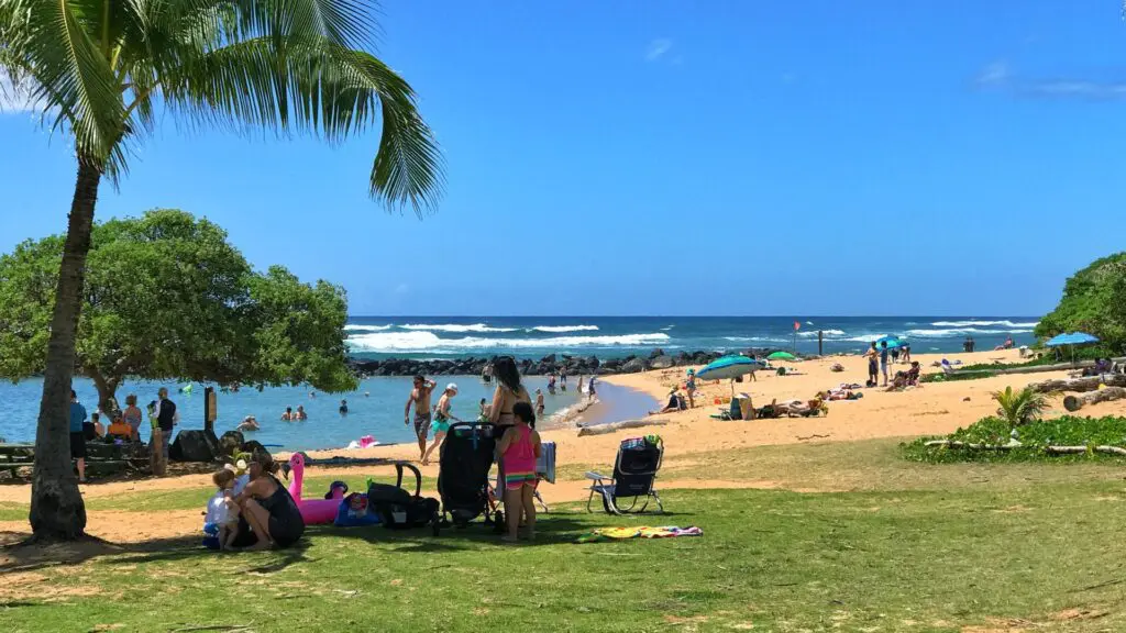 Kuhio Beach Park is a beachfront public park on Oahu Island, situated in Waikiki Beach. Its position and partially sheltered waters make it a popular meeting spot for residents and visitors alike in Honolulu. 