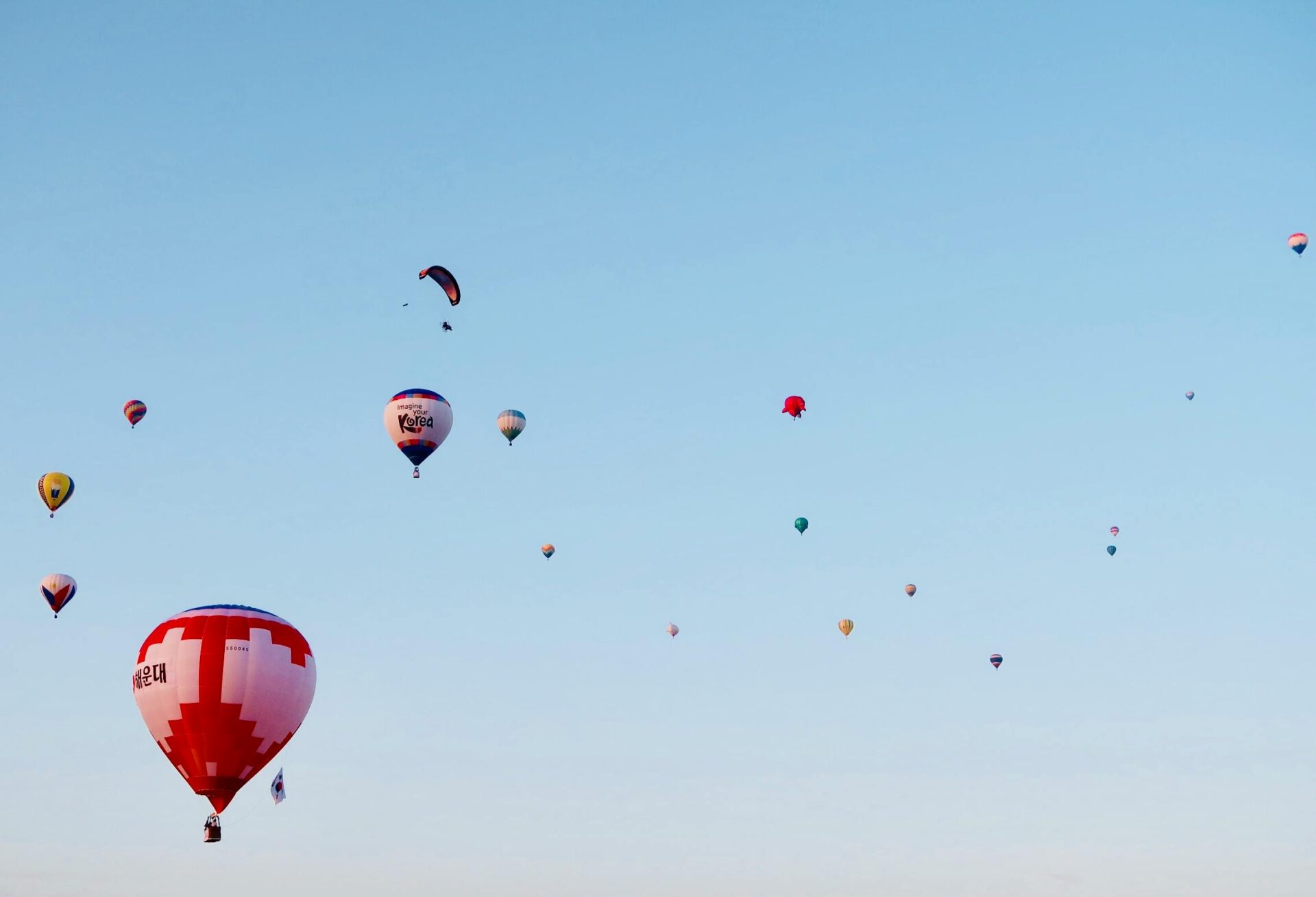 flaoting hot air balloon